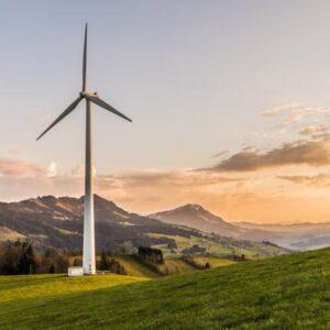 Molino de viento en una pradera