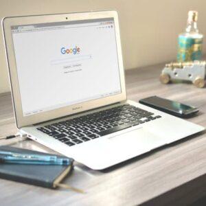 Macbook Air En Mesa De Madera Gris